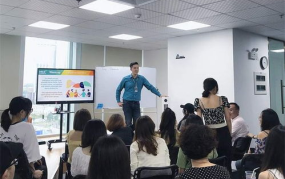 英文培训,Unlocking English Proficiency: A Comprehensive Overview of English Training Programs